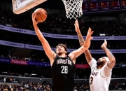 开云体育在线-火箭队主教练被罚款，因言论不当