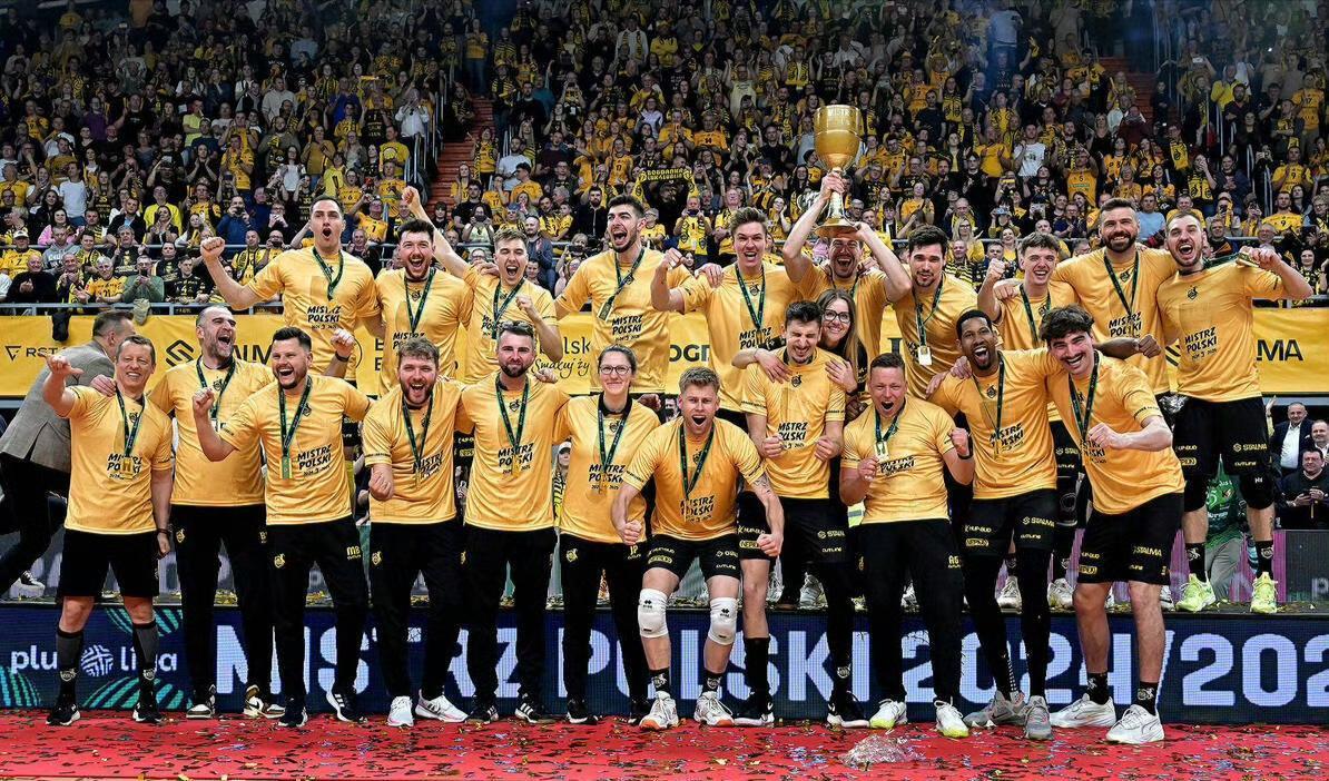 关于波兰队在比赛中势不可挡，成功晋级下一轮的信息