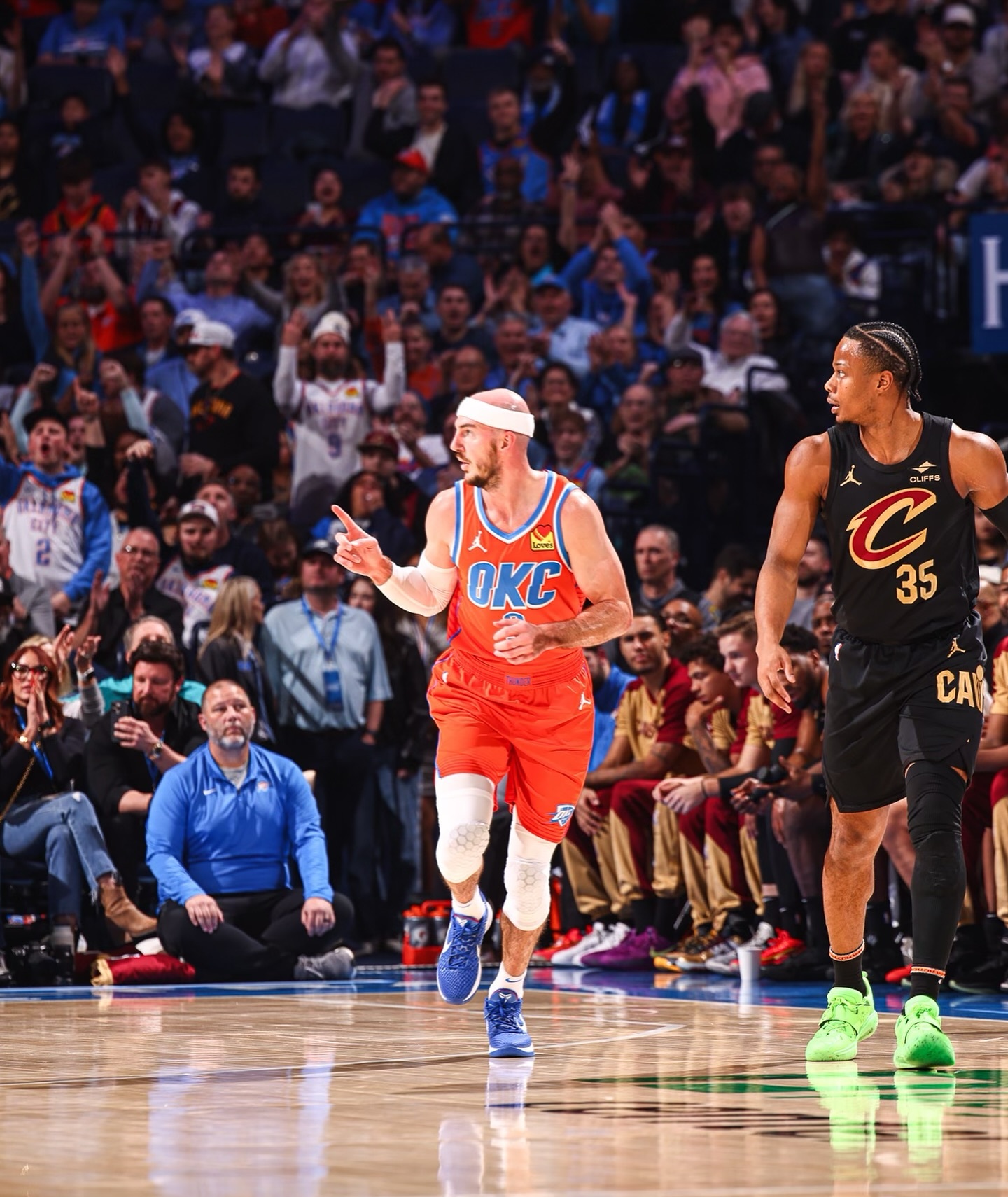 包含梅赛德斯完胜威廉姆斯，拉塞尔扛起全队的词条