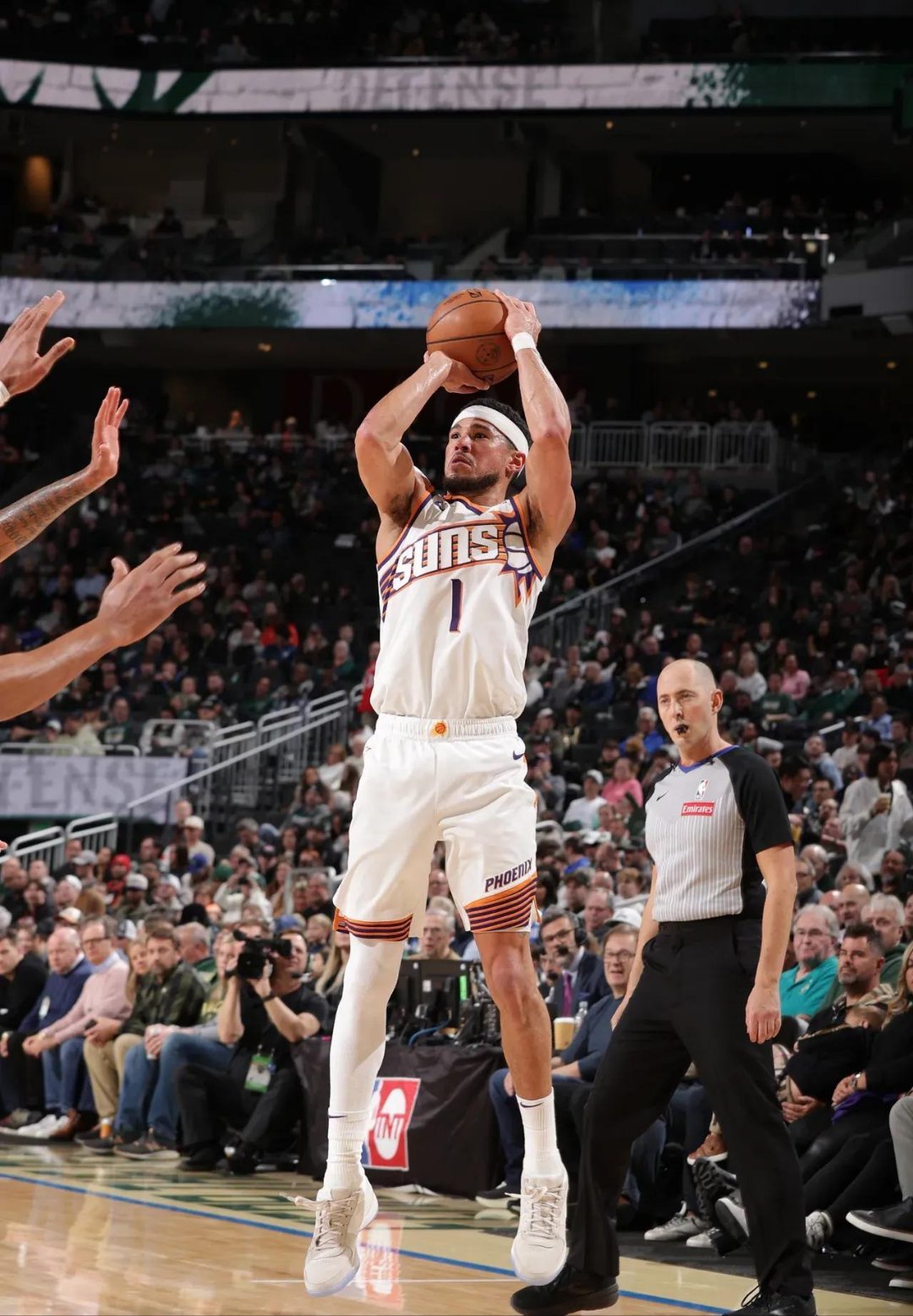 猛龙逆转快船,布克刷新纪录的简单介绍 猛龙逆转快船,布克刷新纪录的简单介绍