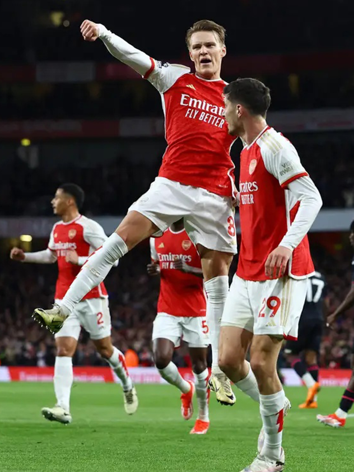 阿森纳掀起胜利旋风，雄心勃勃夺冠希望