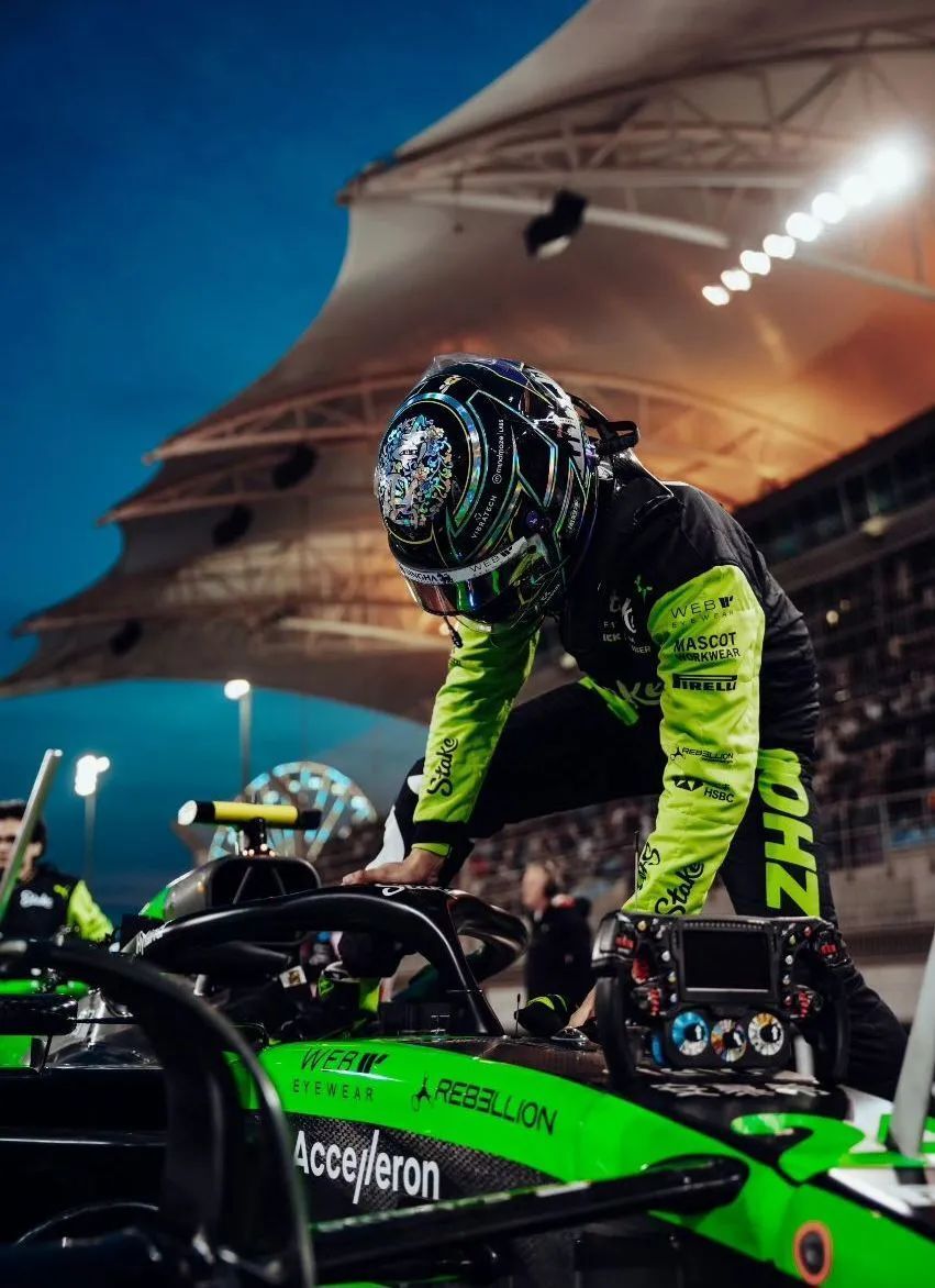 雷诺车队翻盘红牛车队，周冠宇高光表现