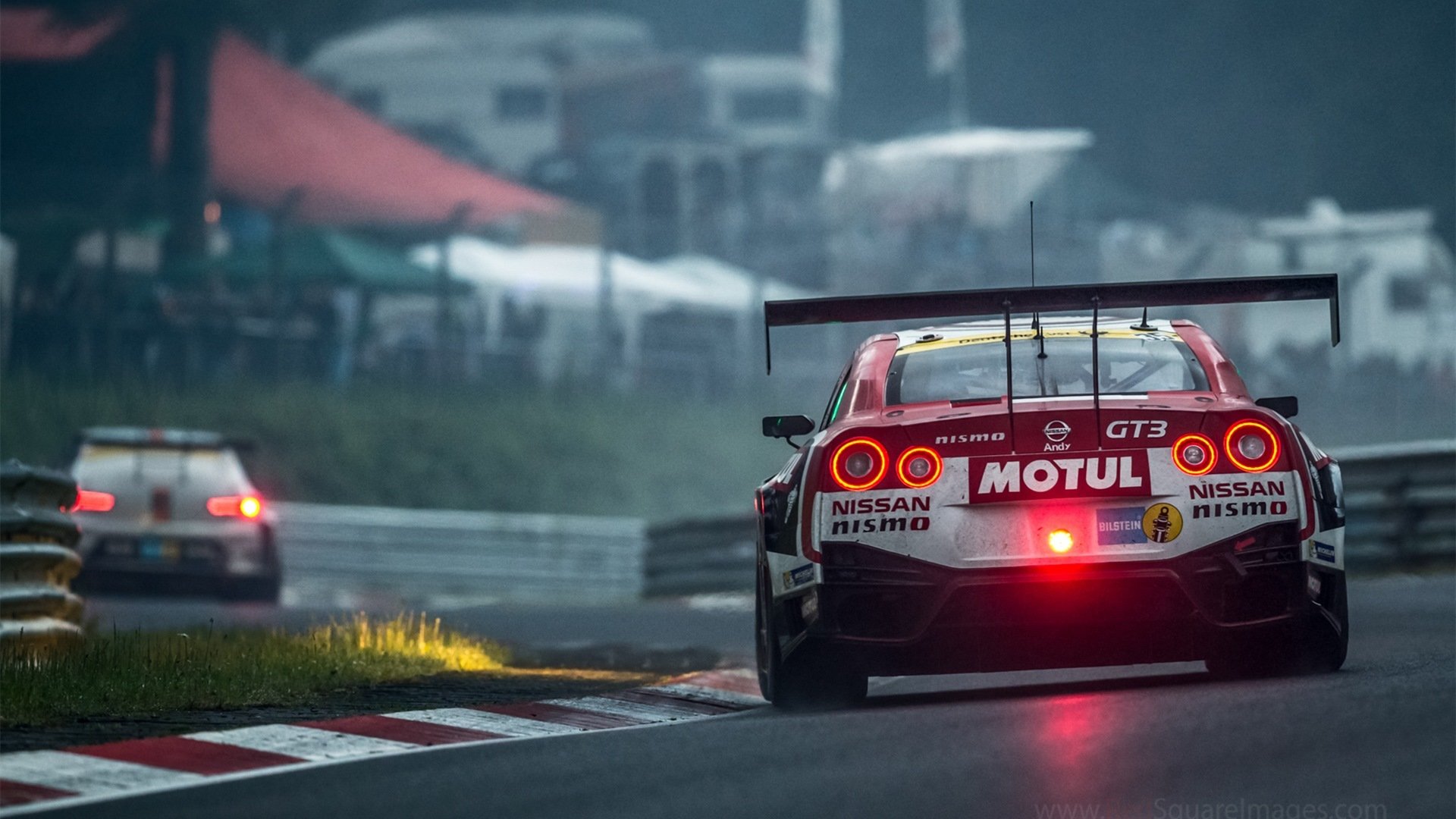 霓虹下的指针,当喧嚣凝为寂静,他踏碎德比之夜的喧嚣